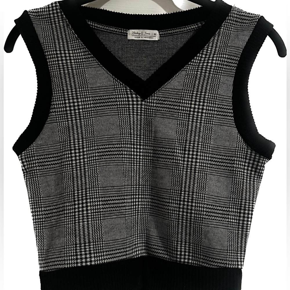 Vest by Hayley June | Top black and white | Sweater Vest